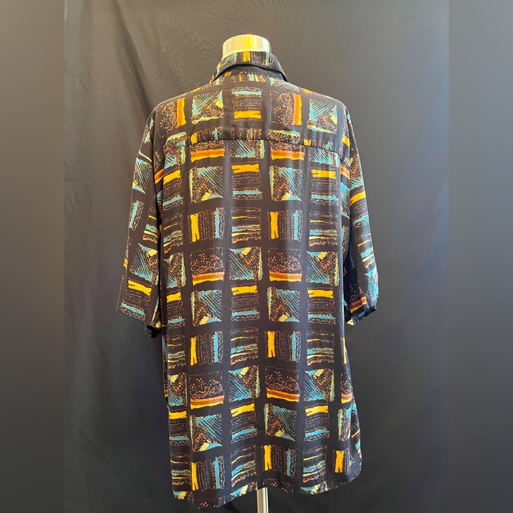 Funky button-up - Picture 2 of 4